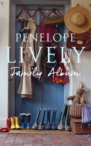 Book cover of Family Album by Penelope Lively