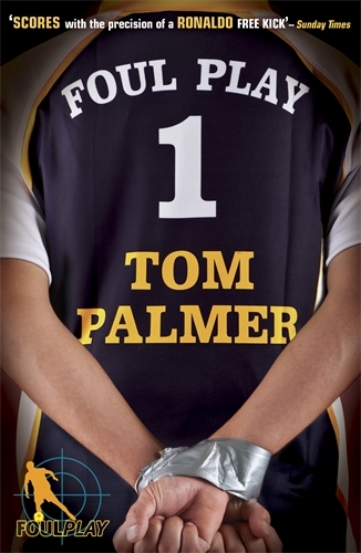 Book cover of Foul Play by Tom Palmer