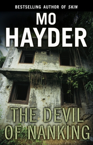 Book cover of The Devil of Nanking by Mo Hayder