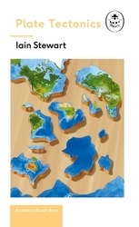 Book cover of Plate Tectonics: A Ladybird Expert Book by Iain Stewart