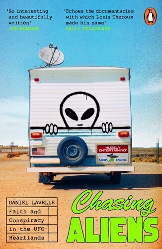 Book cover of Chasing Aliens by Daniel Lavelle