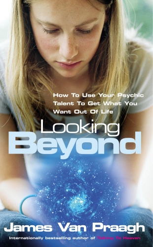 Book cover of Looking Beyond by James Van Praagh